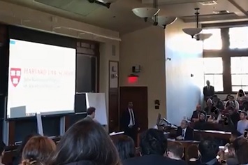 Mahasiswa Hukum Harvard AS Lakukan Aksi Walk Out Saat Konsul Jenderal Israel Berpidato